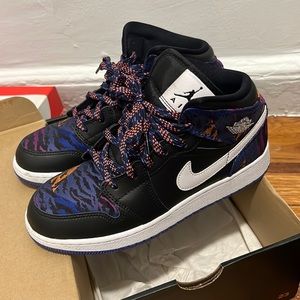 Jordan one MIDS big kids